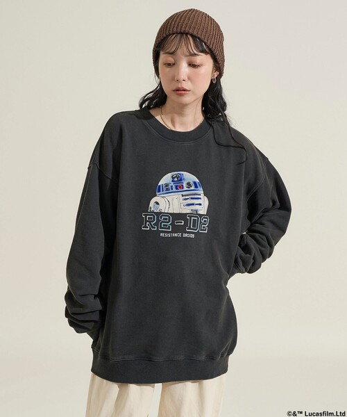 FREAK'S STORE(フリークスストア)の「STARWARS/スターウォーズ ヴィンテージライク R2-D2 クルーネックスウェット/フロッキープリント/リラックスフィット(スウェット・メンズ・チャコールグレー/ネイビー/ブラック・MEDIUM/LARGE)」の8枚目の写真