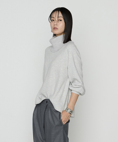 K.T KIYOKO TAKASE（キヨコタカセ）の「ウールブークレー スヌード付きプルオーバー（Tシャツ/カットソー・レディース・キナリ/トップグレー/グレー系その他・9号）」の3枚目の写真