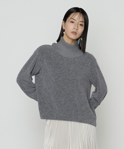 K.T KIYOKO TAKASE（キヨコタカセ）の「ウールブークレー スヌード付きプルオーバー（Tシャツ/カットソー・レディース・キナリ/トップグレー/グレー系その他・9号）」の2枚目の写真