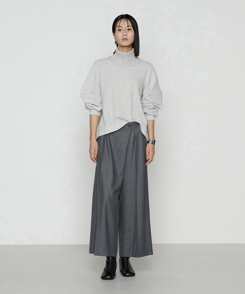 K.T KIYOKO TAKASE（キヨコタカセ）の「ウールブークレー スヌード付きプルオーバー（Tシャツ/カットソー・レディース・キナリ/トップグレー/グレー系その他・9号）」の4枚目の写真