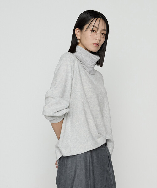 K.T KIYOKO TAKASE（キヨコタカセ）の「ウールブークレー スヌード付きプルオーバー（Tシャツ/カットソー・レディース・キナリ/トップグレー/グレー系その他・9号）」の8枚目の写真