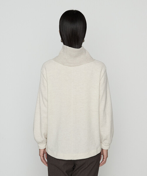 K.T KIYOKO TAKASE（キヨコタカセ）の「ウールブークレー スヌード付きプルオーバー（Tシャツ/カットソー・レディース・キナリ/トップグレー/グレー系その他・9号）」の17枚目の写真