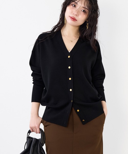 MICA&DEAL(マイカ&ディール)の「Vネックスムースカーディガン〈アンサンブル対応〉(カーディガン/ボレロ・レディース・キャメル/レッド/ブラック/オフホワイト・FREE)」の12枚目の写真