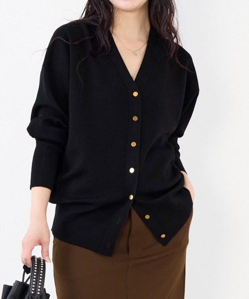 MICA&DEAL(マイカ&ディール)の「Vネックスムースカーディガン〈アンサンブル対応〉(カーディガン/ボレロ・レディース・キャメル/レッド/ブラック/オフホワイト・FREE)」の14枚目の写真