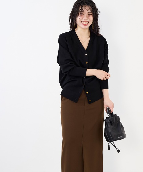 MICA&DEAL(マイカ&ディール)の「Vネックスムースカーディガン〈アンサンブル対応〉(カーディガン/ボレロ・レディース・キャメル/レッド/ブラック/オフホワイト・FREE)」の15枚目の写真