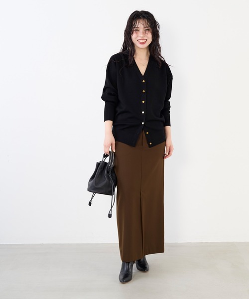 MICA&DEAL(マイカ&ディール)の「Vネックスムースカーディガン〈アンサンブル対応〉(カーディガン/ボレロ・レディース・キャメル/レッド/ブラック/オフホワイト・FREE)」の16枚目の写真