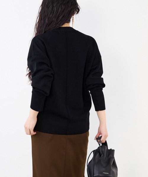 MICA&DEAL(マイカ&ディール)の「Vネックスムースカーディガン〈アンサンブル対応〉(カーディガン/ボレロ・レディース・キャメル/レッド/ブラック/オフホワイト・FREE)」の17枚目の写真