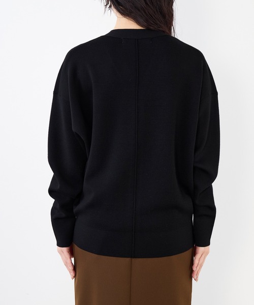 MICA&DEAL(マイカ&ディール)の「Vネックスムースカーディガン〈アンサンブル対応〉(カーディガン/ボレロ・レディース・キャメル/レッド/ブラック/オフホワイト・FREE)」の20枚目の写真