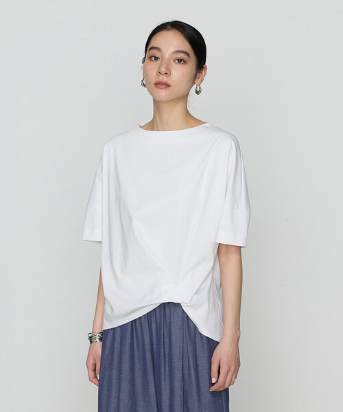 Gabardine K.T(ギャバジンケーティー)の「プレーティング天竺 ワンタックプルオーバー(Tシャツ/カットソー・レディース・ブラック/ライトグレー/ホワイト/ブルー/カーキ・9号)」の2枚目の写真