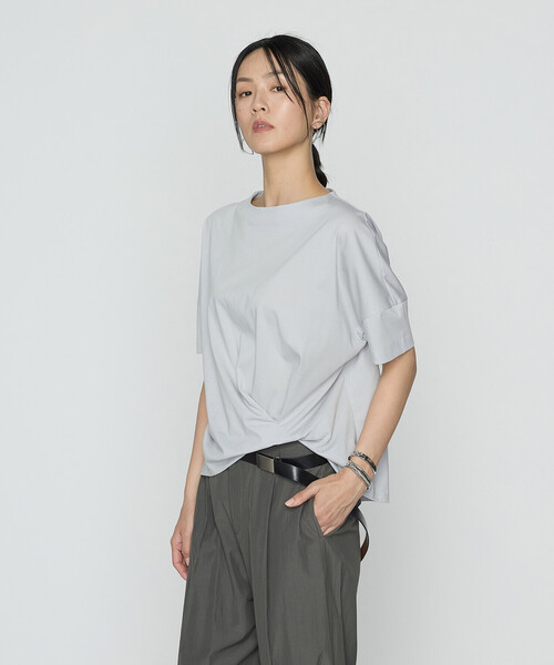 Gabardine K.T(ギャバジンケーティー)の「プレーティング天竺 ワンタックプルオーバー(Tシャツ/カットソー・レディース・ブラック/ライトグレー/ホワイト/ブルー/カーキ・9号)」の4枚目の写真