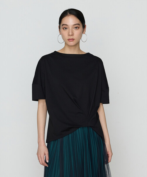 Gabardine K.T(ギャバジンケーティー)の「プレーティング天竺 ワンタックプルオーバー(Tシャツ/カットソー・レディース・ブラック/ライトグレー/ホワイト/ブルー/カーキ・9号)」の3枚目の写真