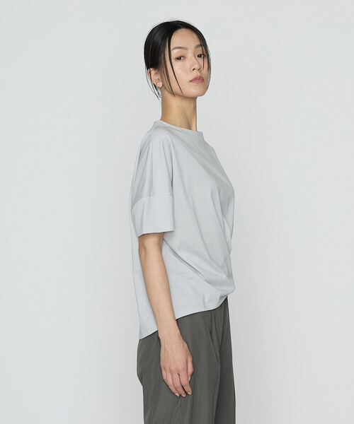 Gabardine K.T(ギャバジンケーティー)の「プレーティング天竺 ワンタックプルオーバー(Tシャツ/カットソー・レディース・ブラック/ライトグレー/ホワイト/ブルー/カーキ・9号)」の10枚目の写真