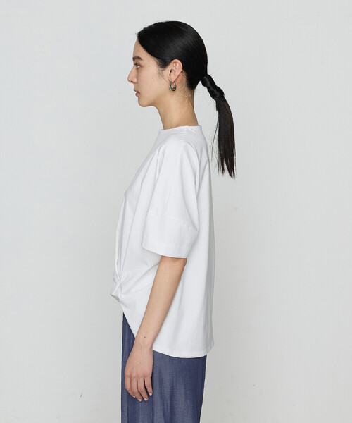 Gabardine K.T(ギャバジンケーティー)の「プレーティング天竺 ワンタックプルオーバー(Tシャツ/カットソー・レディース・ブラック/ライトグレー/ホワイト/ブルー/カーキ・9号)」の16枚目の写真