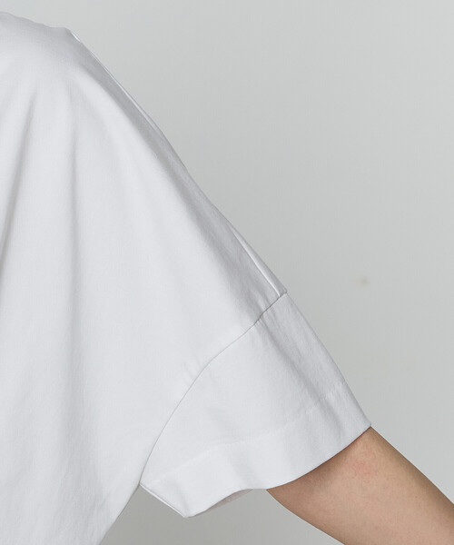 Gabardine K.T(ギャバジンケーティー)の「プレーティング天竺 ワンタックプルオーバー(Tシャツ/カットソー・レディース・ブラック/ライトグレー/ホワイト/ブルー/カーキ・9号)」の19枚目の写真