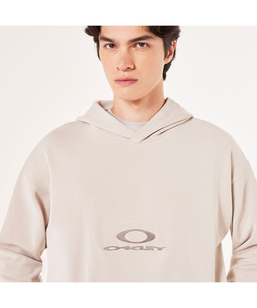 OAKLEY(オークリー)の「オークリー EN NEW RETRO FLEECE HOODIE 1.7/パーカー/吸汗速乾/ストレッチ/MENS/メンズ/OAKLEY(パーカー・メンズ・グレー系その他/ライトグレー/アイボリー・XL/S/M/L)」の1枚目の写真