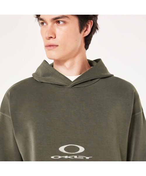 OAKLEY(オークリー)の「オークリー EN NEW RETRO FLEECE HOODIE 1.7/パーカー/吸汗速乾/ストレッチ/MENS/メンズ/OAKLEY(パーカー・メンズ・グレー系その他/ライトグレー/アイボリー・XL/S/M/L)」の3枚目の写真