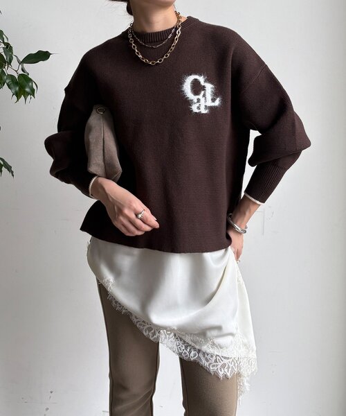 DouDou（ドゥドゥ）の「【新色追加/WEB限定】フェザーロゴニット（ニット/セーター・レディース・ネイビー/ダークグレー/オフホワイト/ブラウン・FREE）」の3枚目の写真