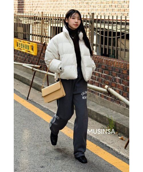 MUSINSA STANDARD WOMAN（ムシンサスタンダードウーマン）の「ウィメンズデイリープファーリバーシブルフリースショートパディングジャケット[クリーム/クリーム]（ダウンジャケット/コート・レディース・その他・SMALL/MEDIUM/LARGE/X-SMALL）」の4枚目の写真