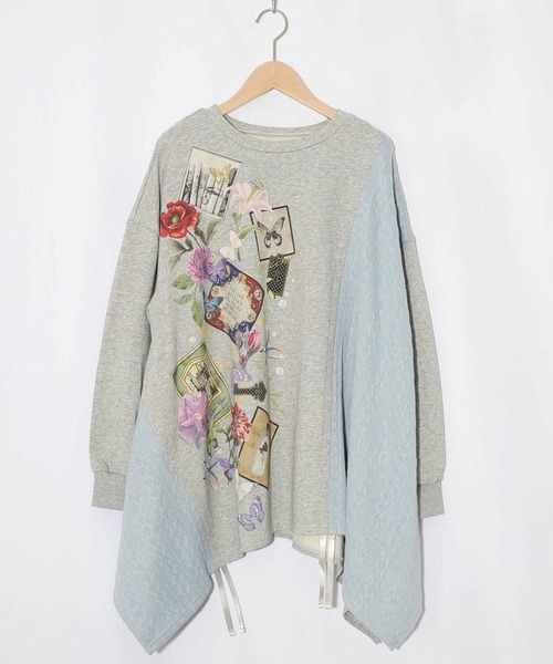 ScoLar（スカラー）の「ScoLar(スカラー) 額縁×花×蝶柄　ニットソー×裏毛切替プルオーバー（Tシャツ/カットソー・レディース・ブラック/グレー・MEDIUM）」の2枚目の写真