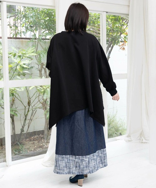 ScoLar（スカラー）の「ScoLar(スカラー) 額縁×花×蝶柄　ニットソー×裏毛切替プルオーバー（Tシャツ/カットソー・レディース・ブラック/グレー・MEDIUM）」の7枚目の写真