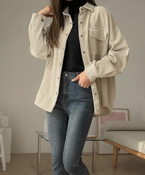 SallyLunn(サリーラン)の「コーデュロイ長袖シャツトップス(シャツ/ブラウス・レディース・ベージュ・LARGE/MEDIUM/SMALL)」の5枚目の写真