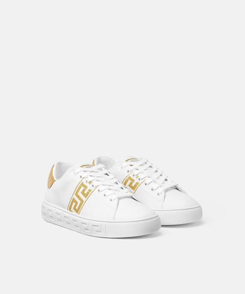 VERSACE(ヴェルサーチ)の「グレカ 刺繍入り ナイロン スニーカー(スニーカー・レディース・ホワイト×ゴールド・35/36/36.5/37/38/39)」の1枚目の写真