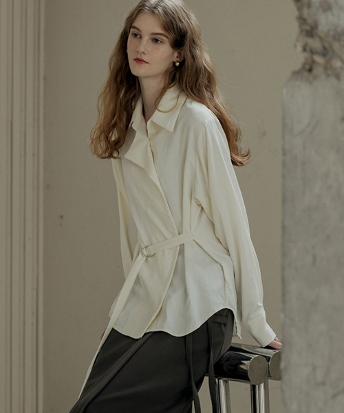 MAYVERU(メイバーユー)の「Dakota Belt Blouse _ Ivory(シャツ/ブラウス・レディース・アイボリー・F)」の2枚目の写真