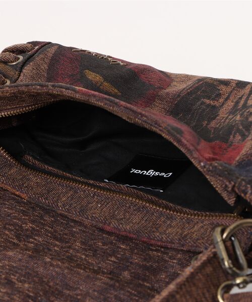 Desigual(デシグアル)の「グラフィティプリント デニムバゲットショルダーバッグ(ハンドバッグ・レディース・マルチ・FREE)」の4枚目の写真