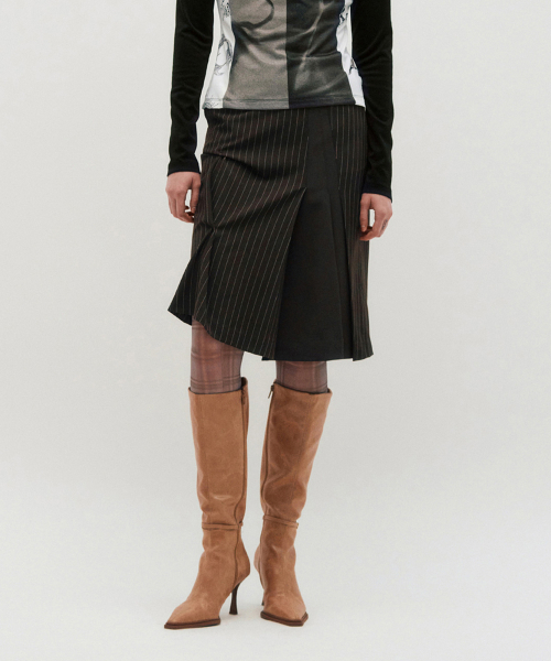KIMZISU(キムジス)の「DOZI - Pinched Stripe Skirt _ BROWN(スカート・レディース・ブラウン・SMALL/MEDIUM)」の2枚目の写真