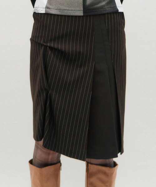 KIMZISU(キムジス)の「DOZI - Pinched Stripe Skirt _ BROWN(スカート・レディース・ブラウン・SMALL/MEDIUM)」の6枚目の写真