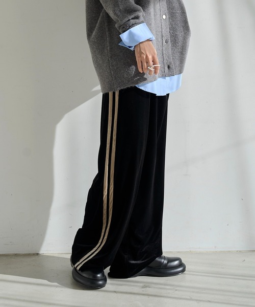 meilmada（メイルマダ）の「サイドラインベロアトラックパンツ（スラックス・レディース・ブラック/ベージュ・FREE）」の2枚目の写真