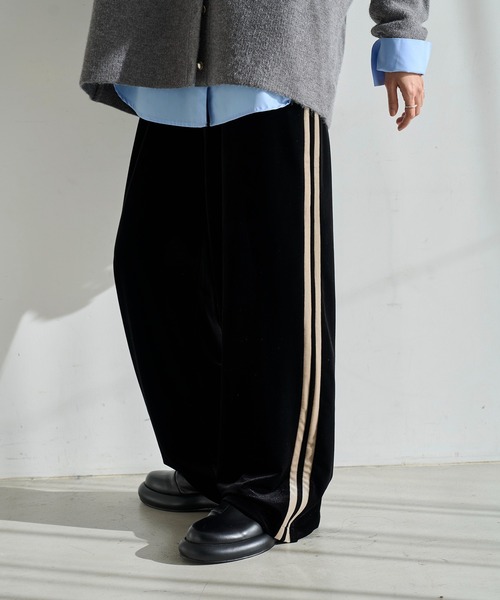 meilmada（メイルマダ）の「サイドラインベロアトラックパンツ（スラックス・レディース・ブラック/ベージュ・FREE）」の4枚目の写真