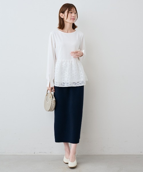 IEDIT(イディット)の「IEDIT どんなシーンも華やかに着映える フラワーレースドッキングトップス(Tシャツ/カットソー・レディース・ブラック/ホワイト・M/L/LL/3L/S)」の4枚目の写真