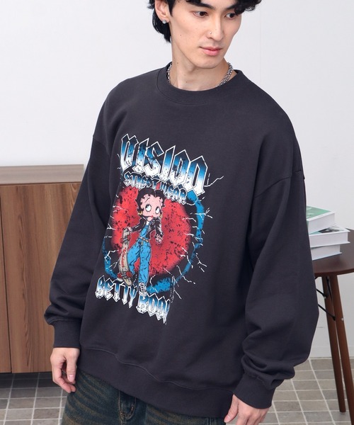 VISION STREET WEAR(ヴィジョンストリートウェア)の「【VISION STREET WEAR/ヴィジョンストリートウェア】×【BETTY BOOP/べティブ-プ】メタルロゴ スケーター クルーネック スウェット トレーナー(スウェット・メンズ・ライトグレー/チャコールグレー/オフホワイト・LL/M/L)」の5枚目の写真