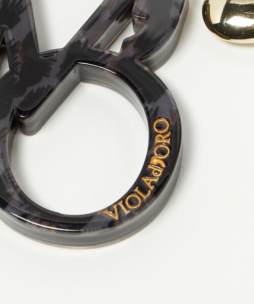 VIOLAd'ORO(ヴィオラドーロ)の「<VIOLAd’ORO>ポンポン ロゴ バッグチャーム(キーホルダー・レディース・モカ/ライトグレー・FREE)」の11枚目の写真