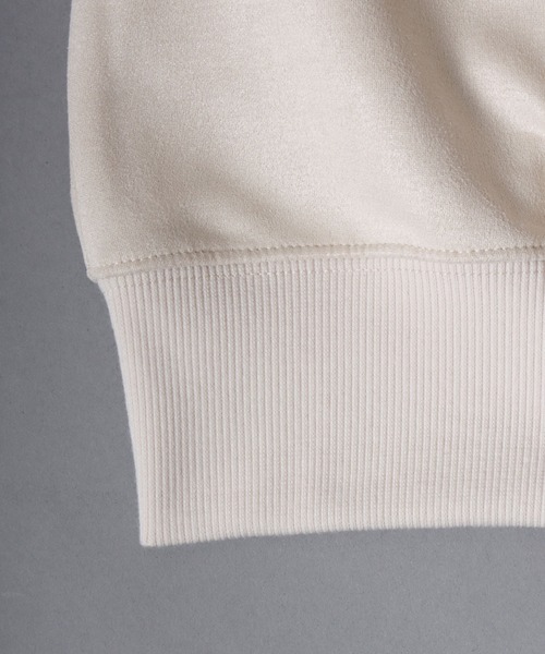 ANPAS(アンパス)の「Faux suede sweatshirt featuring sleeve embroidery / フェイクスエード 袖刺繍 スウェットトレーナー メンズ レディース ユニセックス(スウェット・メンズ・チャコール/アイボリー/ネイビー・L/M)」の14枚目の写真