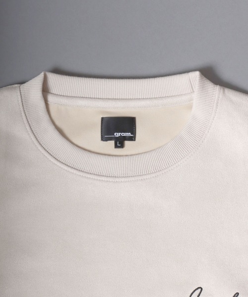 ANPAS(アンパス)の「Faux suede sweatshirt featuring sleeve embroidery / フェイクスエード 袖刺繍 スウェットトレーナー メンズ レディース ユニセックス(スウェット・メンズ・チャコール/アイボリー/ネイビー・L/M)」の13枚目の写真