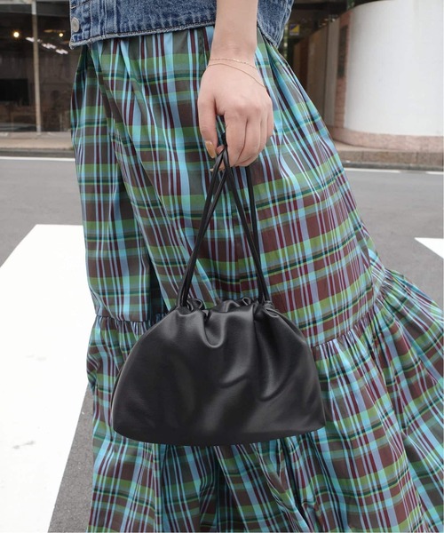 SLOBE IENA（スローブイエナ）の「《追加》SLOBE 3WAY スムース巾着バッグ（クラッチバッグ・レディース・レッド/ベージュ系その他/ブラック・FREE）」の9枚目の写真