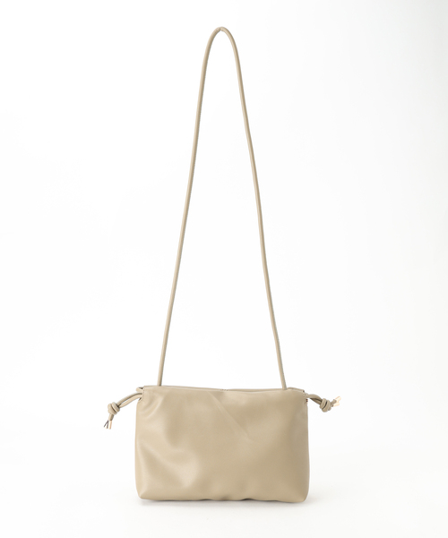 SLOBE IENA（スローブイエナ）の「《追加》SLOBE 3WAY スムース巾着バッグ（クラッチバッグ・レディース・レッド/ベージュ系その他/ブラック/ブラウン・FREE）」の11枚目の写真