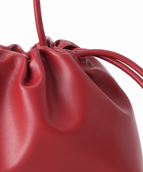 SLOBE IENA（スローブイエナ）の「《追加》SLOBE 3WAY スムース巾着バッグ（クラッチバッグ・レディース・レッド/ベージュ系その他/ブラック/ブラウン・FREE）」の14枚目の写真