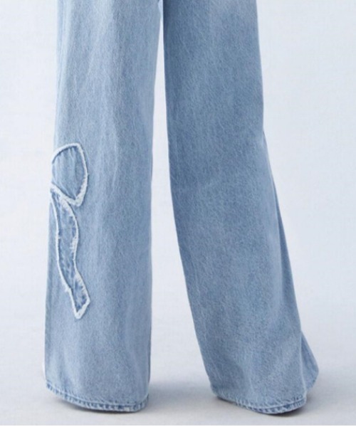 &soiree(アンドソワレ)の「リボンモチーフフリンジデニムパンツ(デニムパンツ・レディース・ブルー・X-LARGE/LARGE/MEDIUM/SMALL)」の5枚目の写真