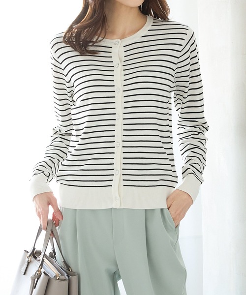 Honeys(ハニーズ)の「【UVカット・花粉リリース加工】花粉対策フラワー釦カーディガン(カーディガン/ボレロ・レディース・イエロー/ネイビー/ピンク/ブラック×ベージュ/アイボリー/ホワイト×ブラック/サックスブルー/ブラック・L/LL/M/S)」の2枚目の写真