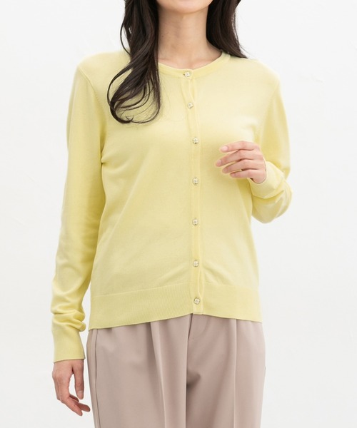 Honeys(ハニーズ)の「【UVカット・花粉リリース加工】花粉対策フラワー釦カーディガン(カーディガン/ボレロ・レディース・イエロー/ネイビー/ピンク/ブラック×ベージュ/アイボリー/ホワイト×ブラック/サックスブルー/ブラック・L/LL/M/S)」の7枚目の写真