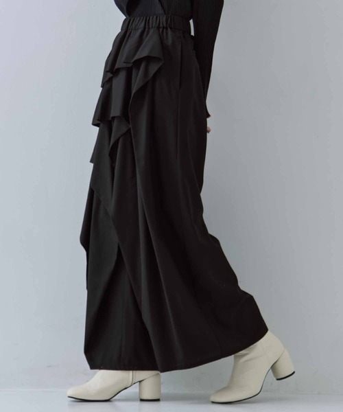 TAAKK（ターク）の「【TAAKK/ターク】《STUDIOUS別注》ラッフルパンツ(ウール素材)（その他パンツ・レディース・ブラック・1/3）」の4枚目の写真