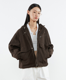 KIIMUIR（キミュア）の「(ウィメンズ) ユーティリティ2WAYクロップジャケット_ブラウン（ナイロンジャケット）」