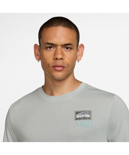 NIKE（ナイキ）の「ナイキ NIKE ナイキ STD TRAIN STICKERS S/S Tシャツ（Tシャツ/カットソー・メンズ・グレー・3L/LL/L/M/S）」の3枚目の写真