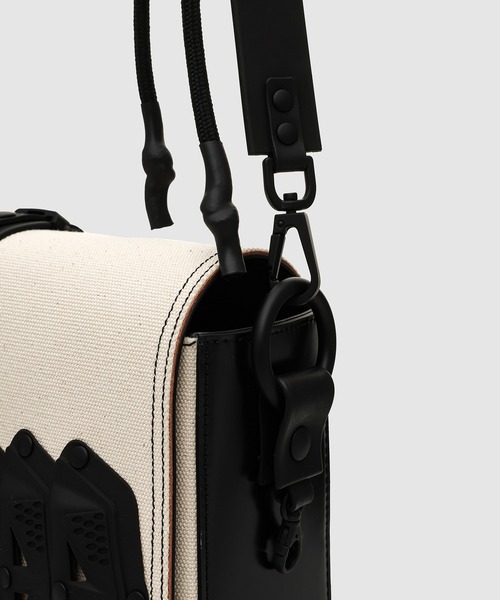 JUNYA WATANABE MAN(ジュンヤワタナベマン)の「「INNERRUM」 W-NAME BAG SMALL NATURAL(クラッチバッグ・メンズ・キナリ・ONE SIZE)」の2枚目の写真