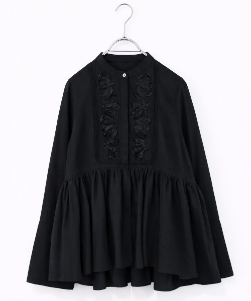 Marilyn Moon（マリリンムーン）の「code embroidery diamond tuck blouse（シャツ/ブラウス・レディース・オフホワイト/ネイビー/グレー/ブラック・FREE）」の3枚目の写真