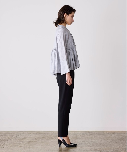 Marilyn Moon（マリリンムーン）の「code embroidery diamond tuck blouse（シャツ/ブラウス・レディース・オフホワイト/ネイビー/グレー/ブラック・FREE）」の9枚目の写真