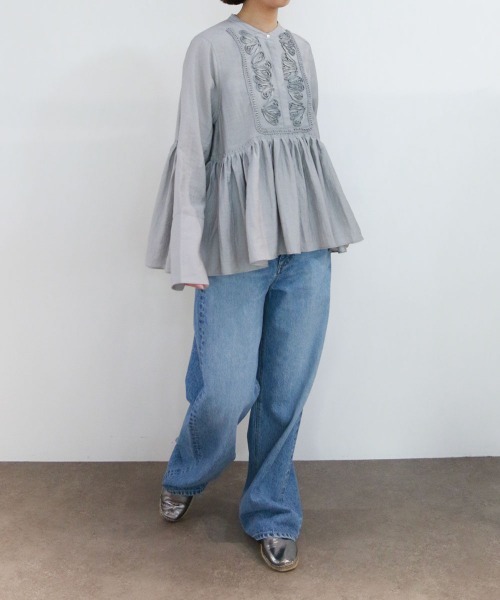 Marilyn Moon（マリリンムーン）の「code embroidery diamond tuck blouse（シャツ/ブラウス・レディース・オフホワイト/ネイビー/グレー/ブラック・FREE）」の16枚目の写真